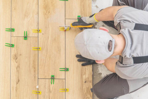 installer of the laminate floors